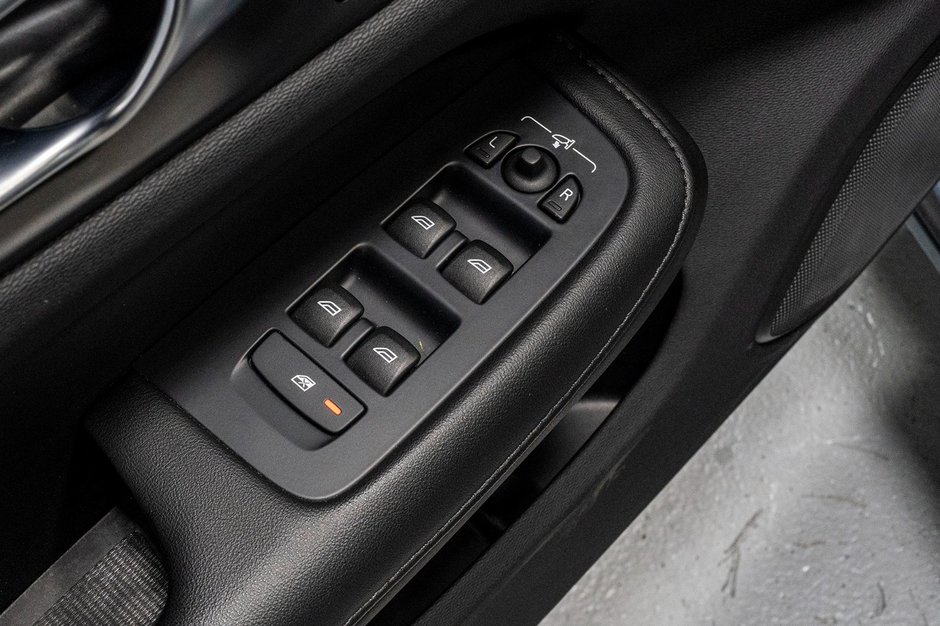 2024 Volvo S60 B5 CORE DARK CLIMATE-15