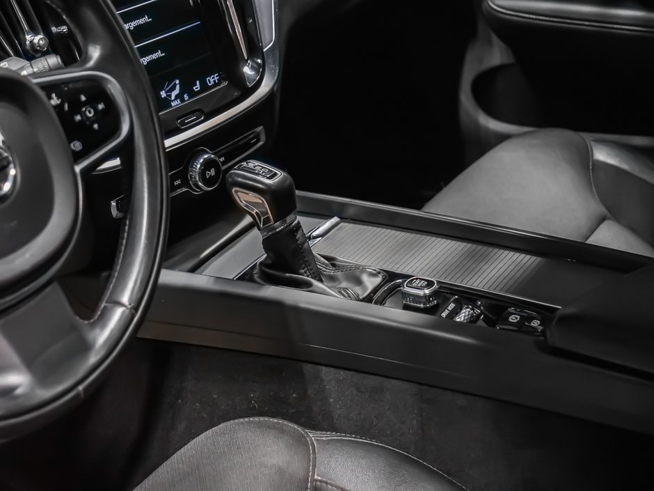 Volvo V60 Cross Country MOMENTUM 2019-9