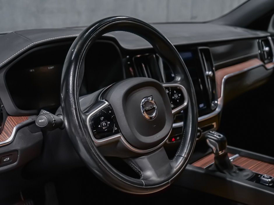 Volvo V60 Cross Country LOUNGE CLIMATE PREMIUM HARMAN 2021-8