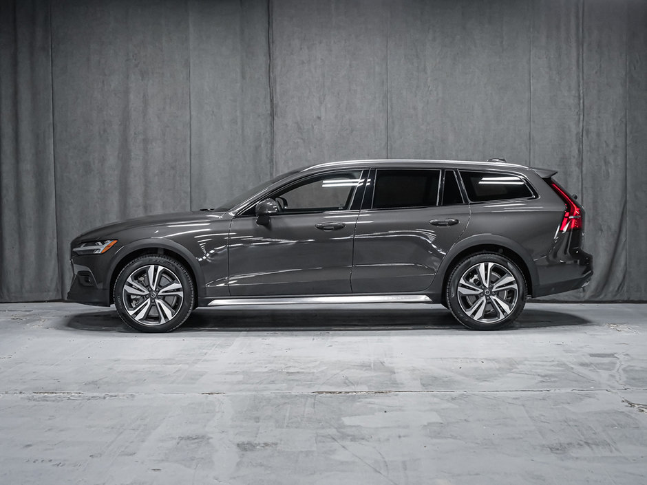 2024 Volvo V60 Cross Country ULTIMATE-1