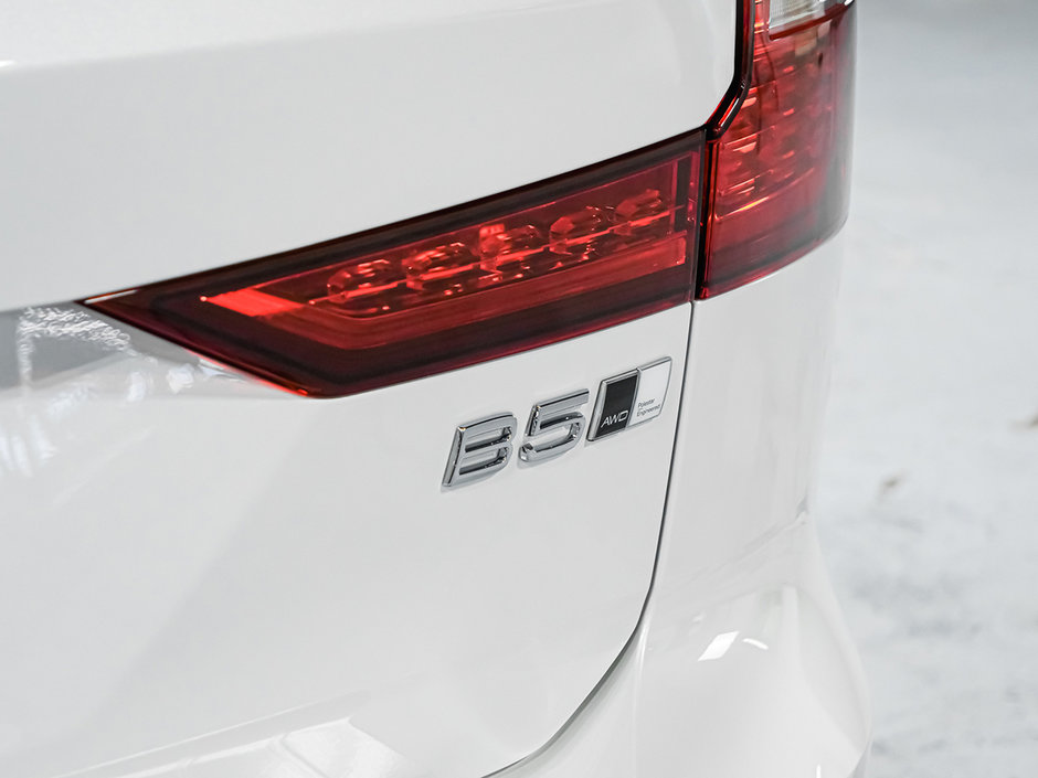 2025 Volvo V60 Cross Country Ultra-9