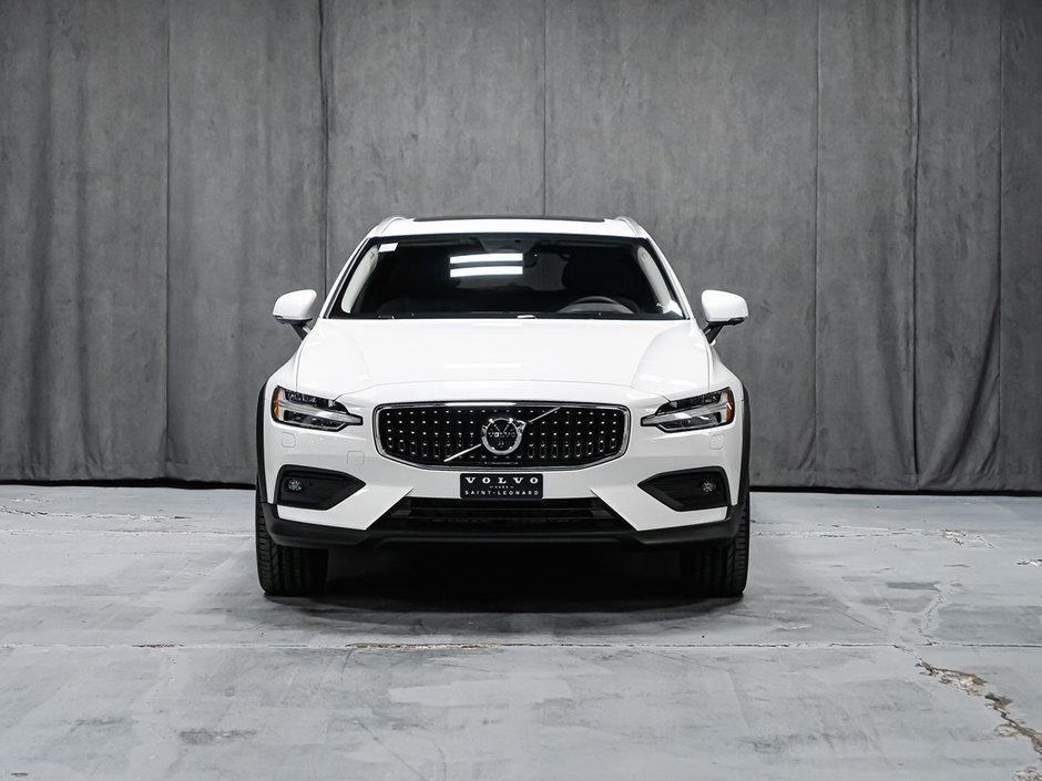2025 Volvo V60 Cross Country Ultra-2