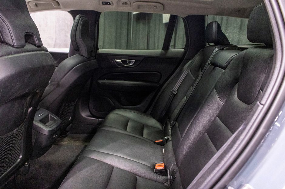 2022 Volvo V60 T6 MOMENTUM PREMIUM CLIMATE-19