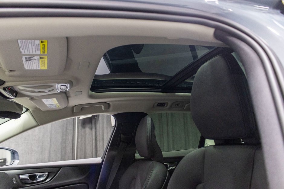 2022 Volvo V60 T6 MOMENTUM PREMIUM CLIMATE-20