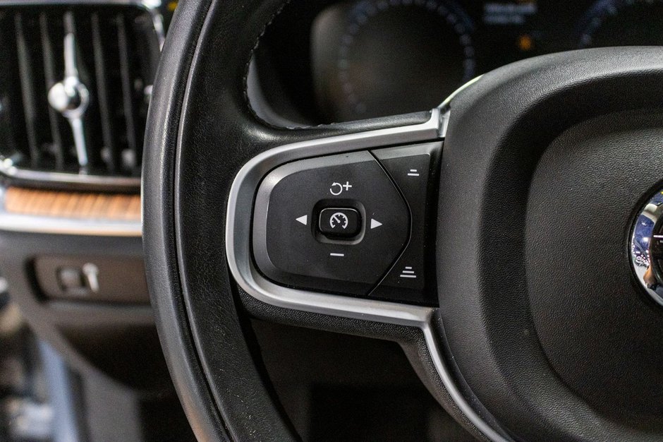 2022 Volvo V60 T6 MOMENTUM PREMIUM CLIMATE-11