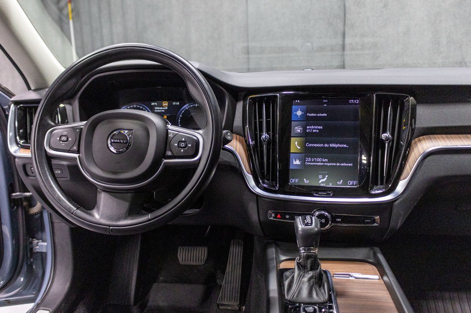 2022 Volvo V60 T6 MOMENTUM PREMIUM CLIMATE-8
