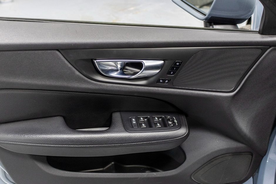 2022 Volvo V60 T6 MOMENTUM PREMIUM CLIMATE-21