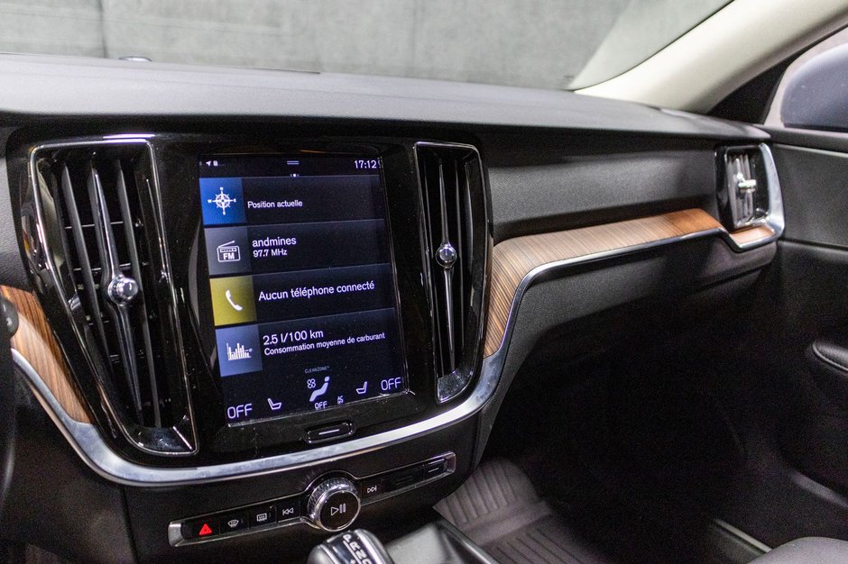 2022 Volvo V60 T6 MOMENTUM PREMIUM CLIMATE-13