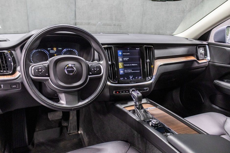 2022 Volvo V60 T6 MOMENTUM PREMIUM CLIMATE-7