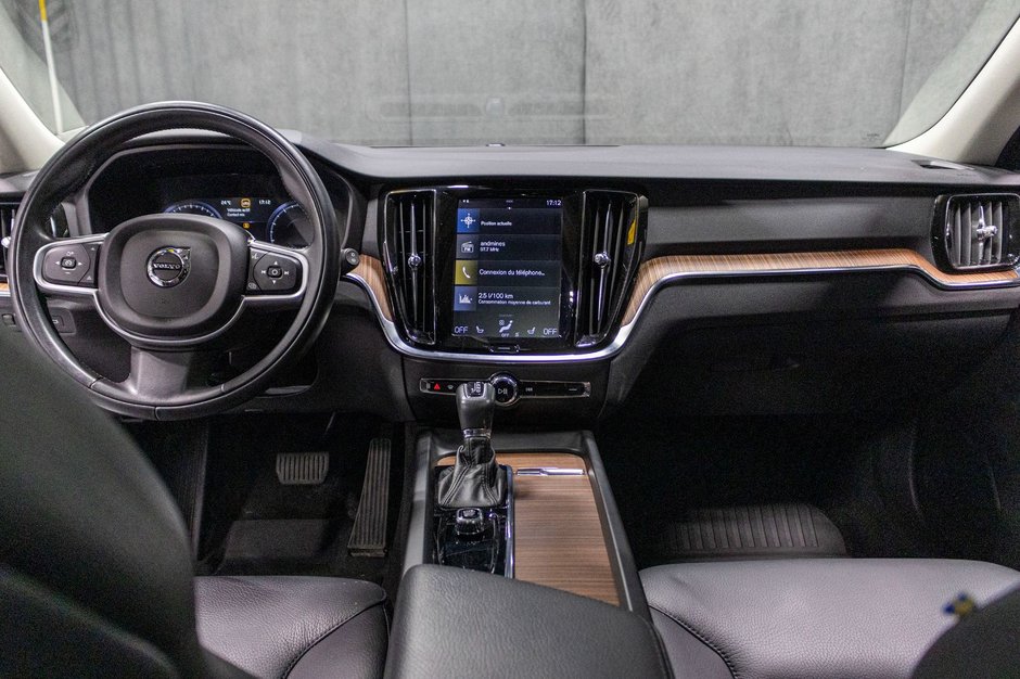 2022 Volvo V60 T6 MOMENTUM PREMIUM CLIMATE-15