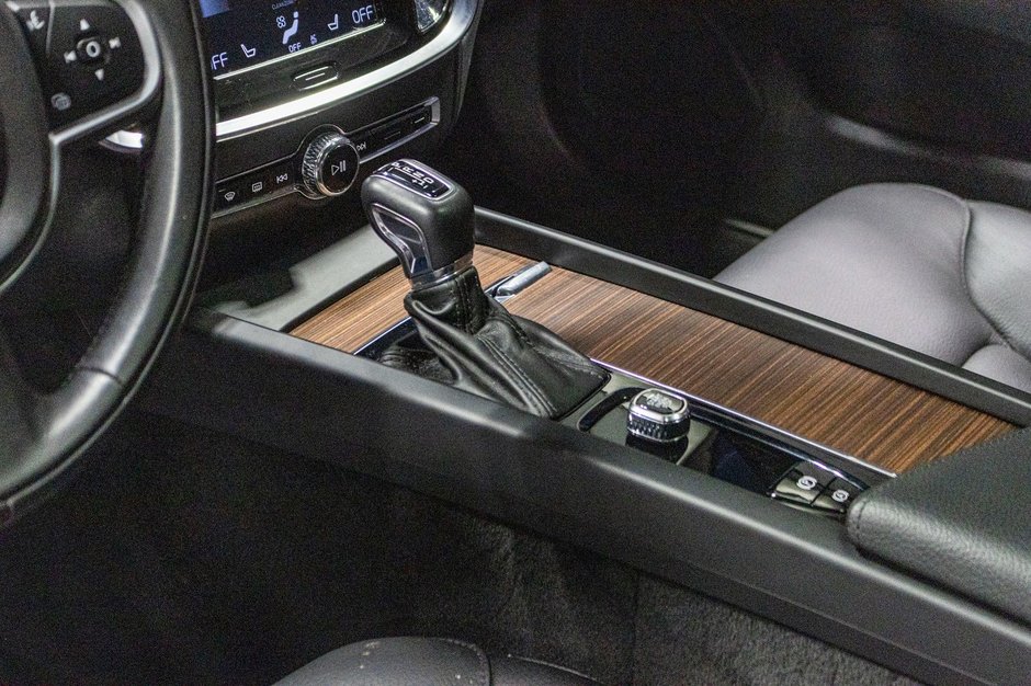 2022 Volvo V60 T6 MOMENTUM PREMIUM CLIMATE-14