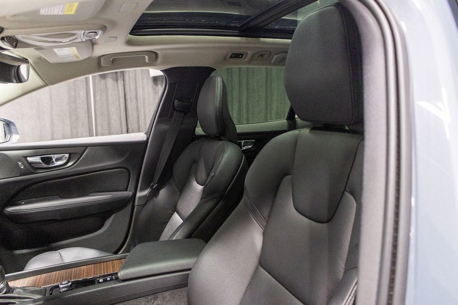 2022 Volvo V60 T6 MOMENTUM PREMIUM CLIMATE-18
