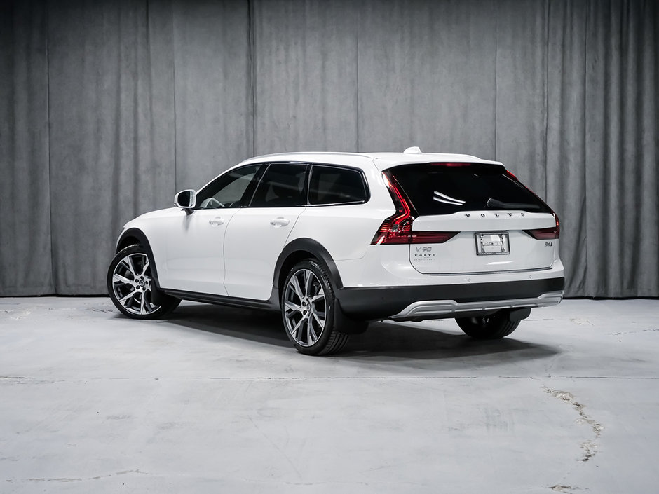 2022 Volvo V90 Cross Country B6 LOUNGE CLIMATE BOWERS-1
