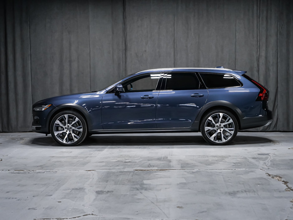 Volvo V90 Cross Country B6 ULTIMATE 2024-1