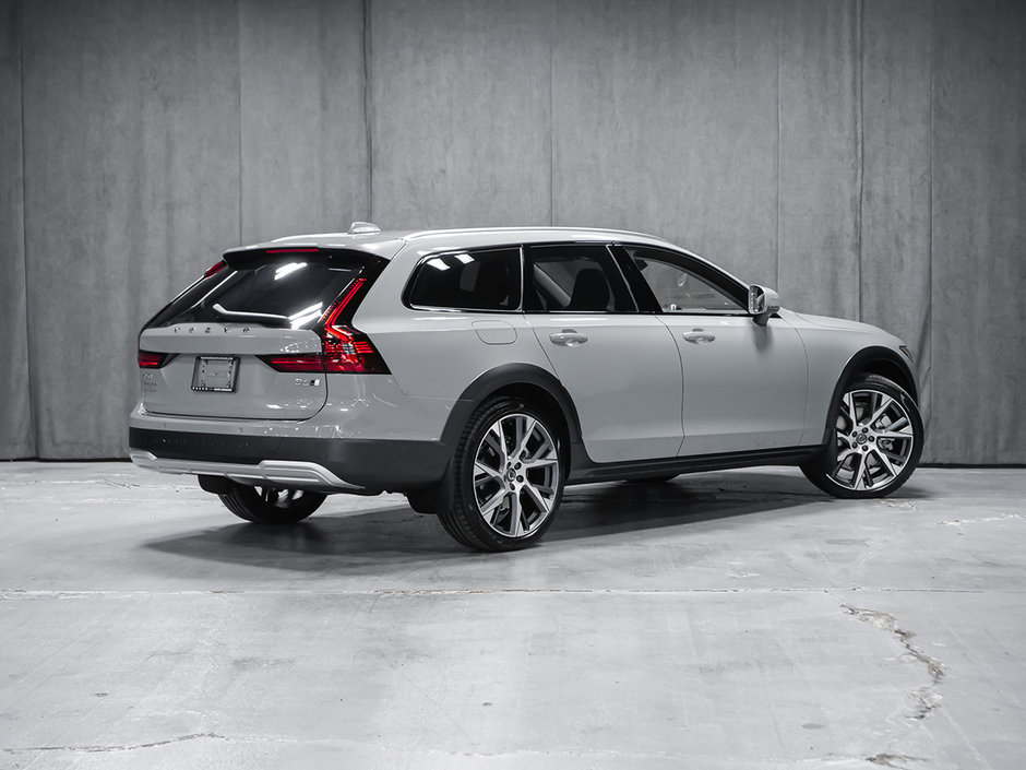 2025 Volvo V90 Cross Country ULTRA | #V25013 | Volvo Cars Saint-Léonard in  Montreal