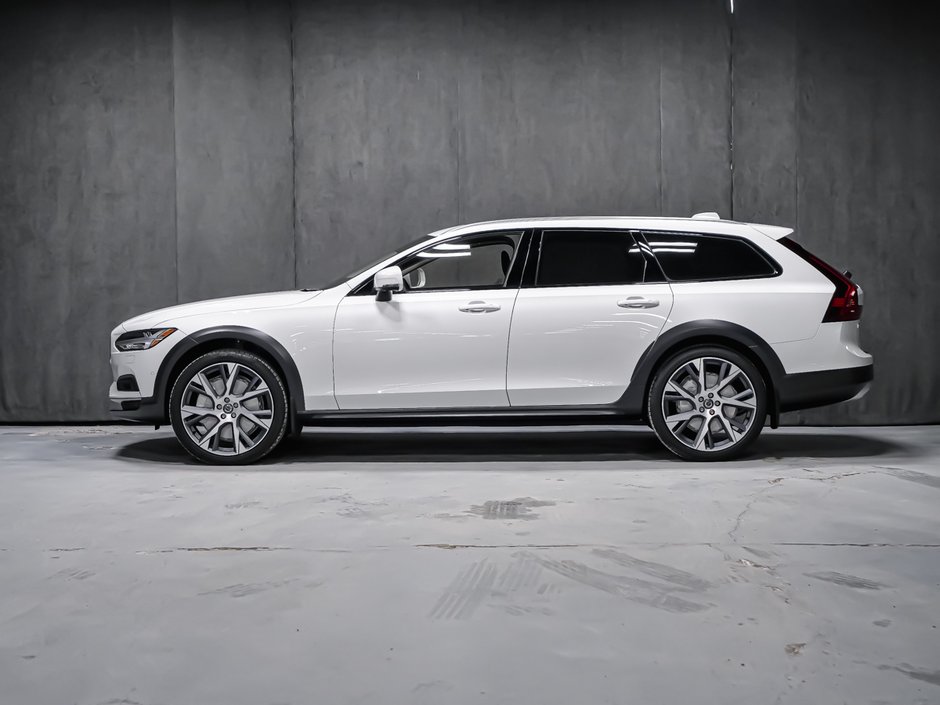 2026 Volvo V90 Cross Country Ultra-2