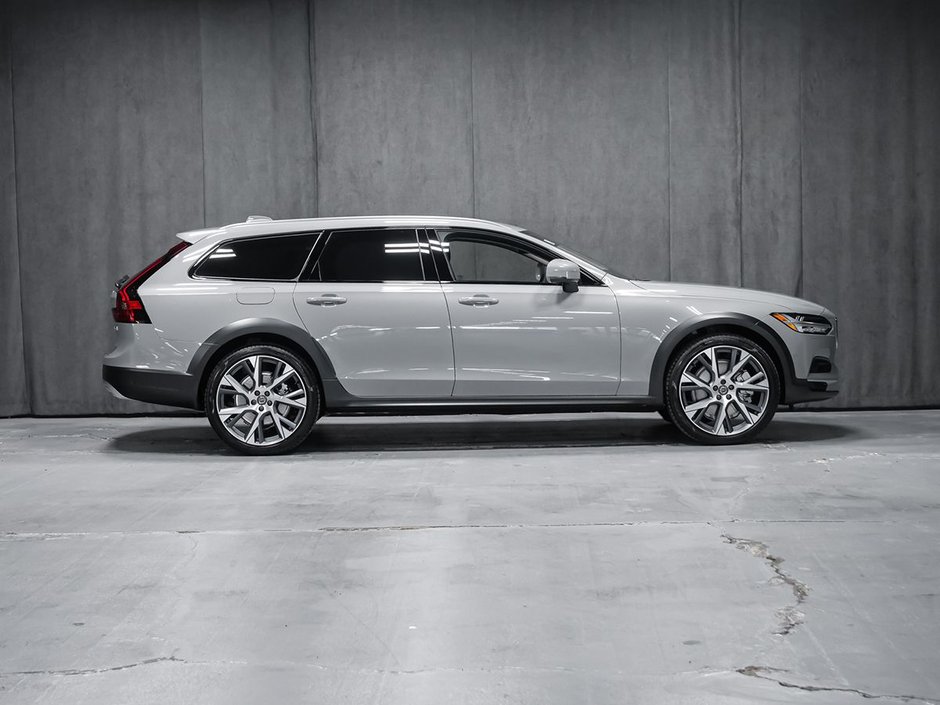 2026 Volvo V90 Cross Country Ultra-2