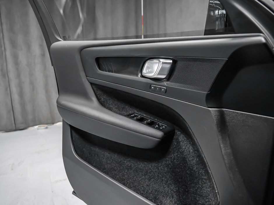 2023 Volvo XC40 Recharge Pure Electric PLUS-11