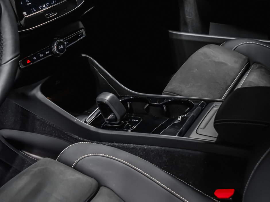 2023 Volvo XC40 Recharge Pure Electric PLUS-9