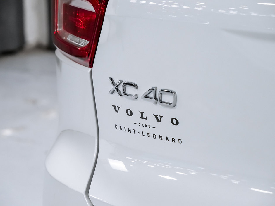 Volvo XC40 Recharge Pure Electric Core 2024-7