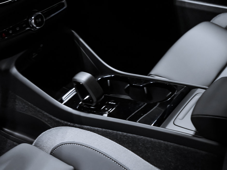 2024 Volvo XC40 RECHARGE Plus-10