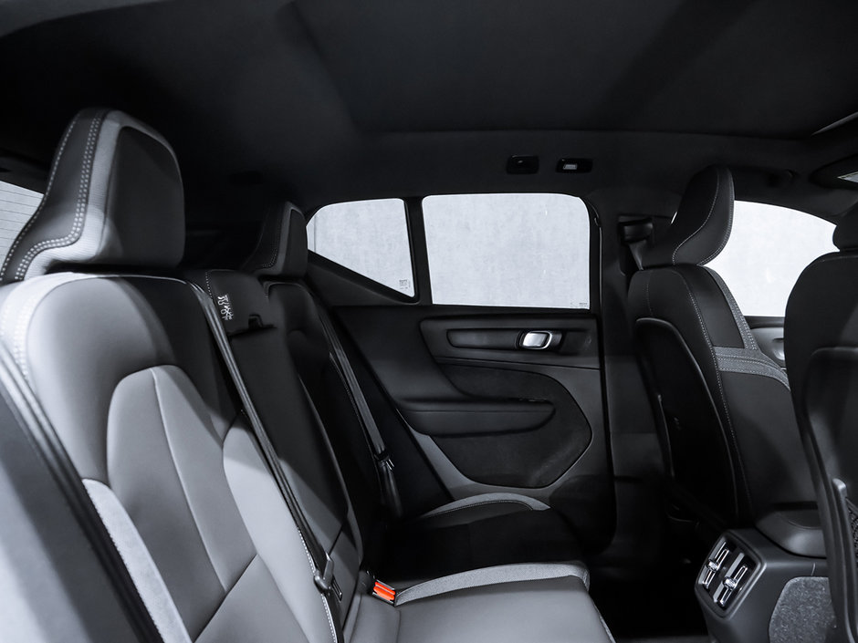 2024 Volvo XC40 RECHARGE Plus-12