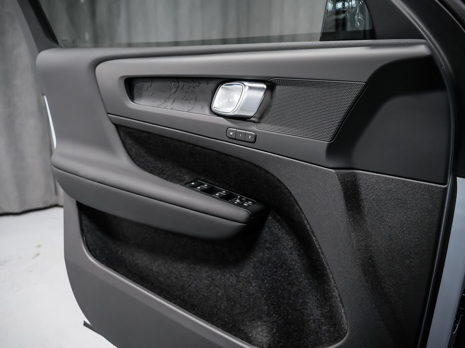 Volvo XC40 Recharge Pure Electric Core 2024-12
