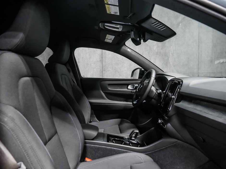 Volvo XC40 Recharge Pure Electric Core 2024-18