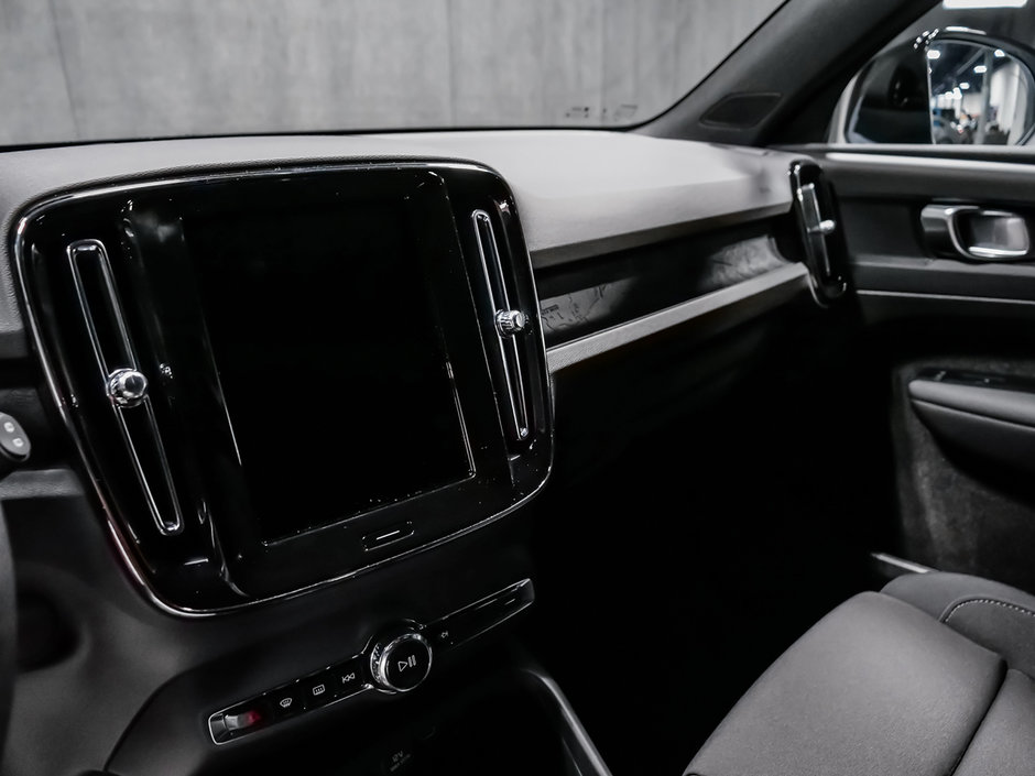 Volvo XC40 Recharge Pure Electric Core 2024-17