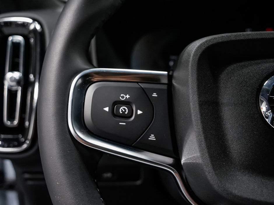 Volvo XC40 Recharge Pure Electric Core 2024-16