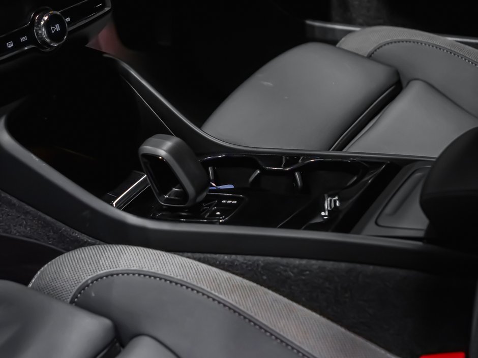 2024 Volvo XC40 Recharge Pure Electric PLUS-8