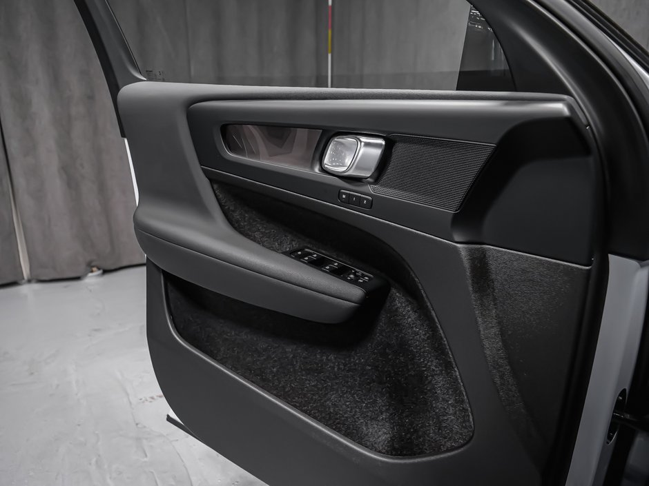 2024 Volvo XC40 Recharge Pure Electric PLUS-11