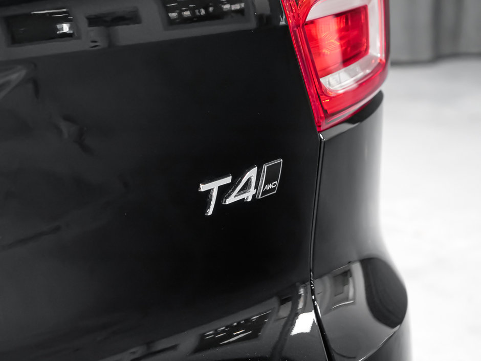 Volvo XC40 T4 MOMENTUM 2021-10