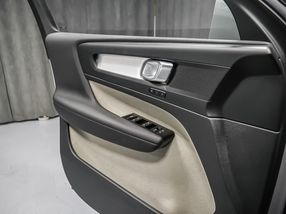 Volvo XC40 T5 MOMENTUM PREMIUM CLIMATE 2021-10
