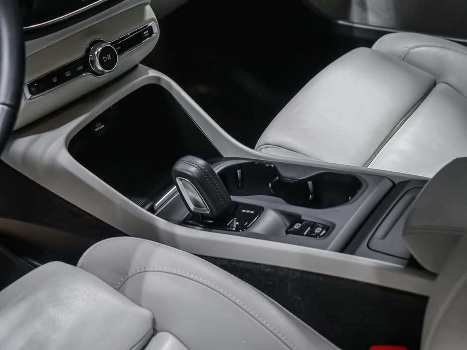 Volvo XC40 T5 MOMENTUM PREMIUM CLIMATE 2021-8