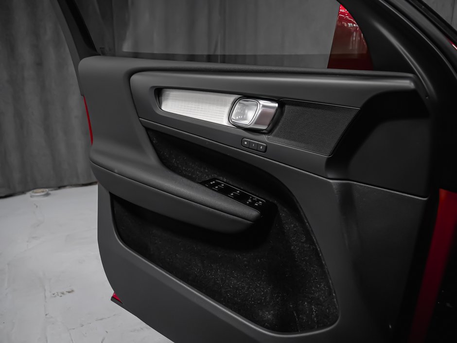 2021 Volvo XC40 T5 MOMENTUM CLIMATE PREMIUM-9