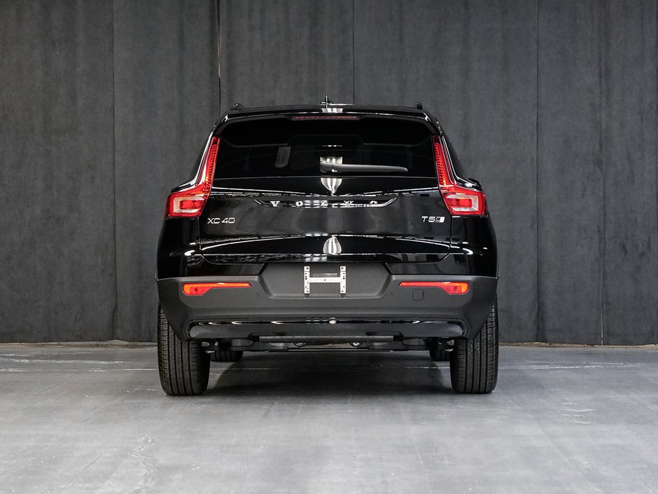 2022 Volvo XC40 R-DESIGN-3