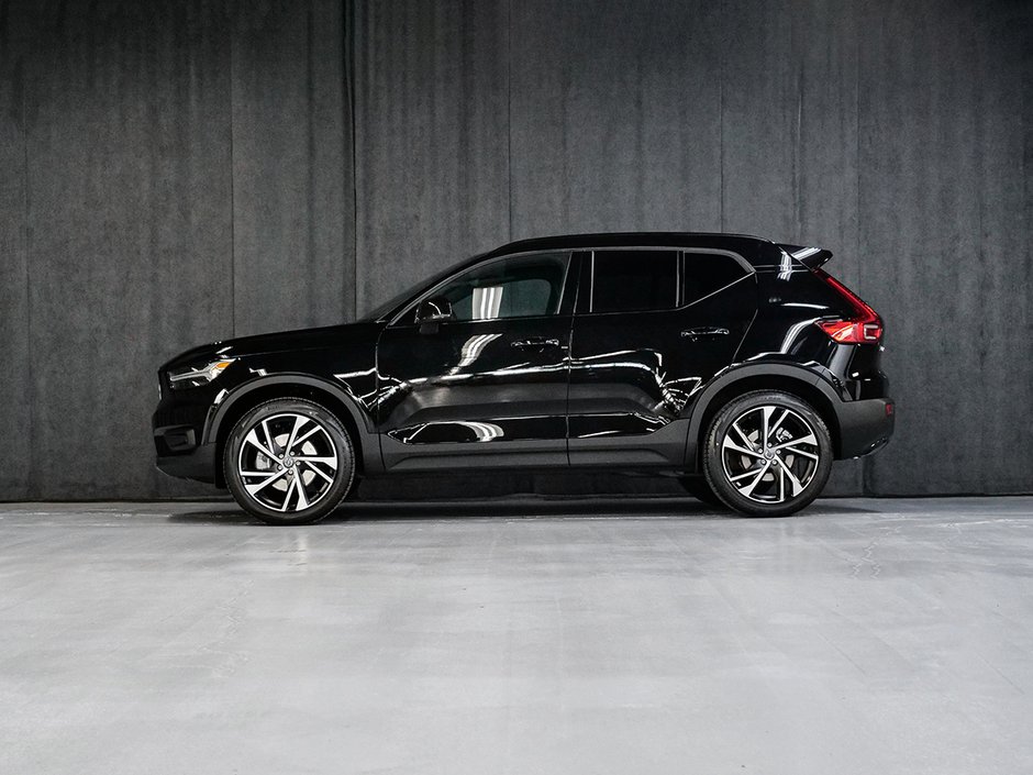 2022 Volvo XC40 R-DESIGN-1