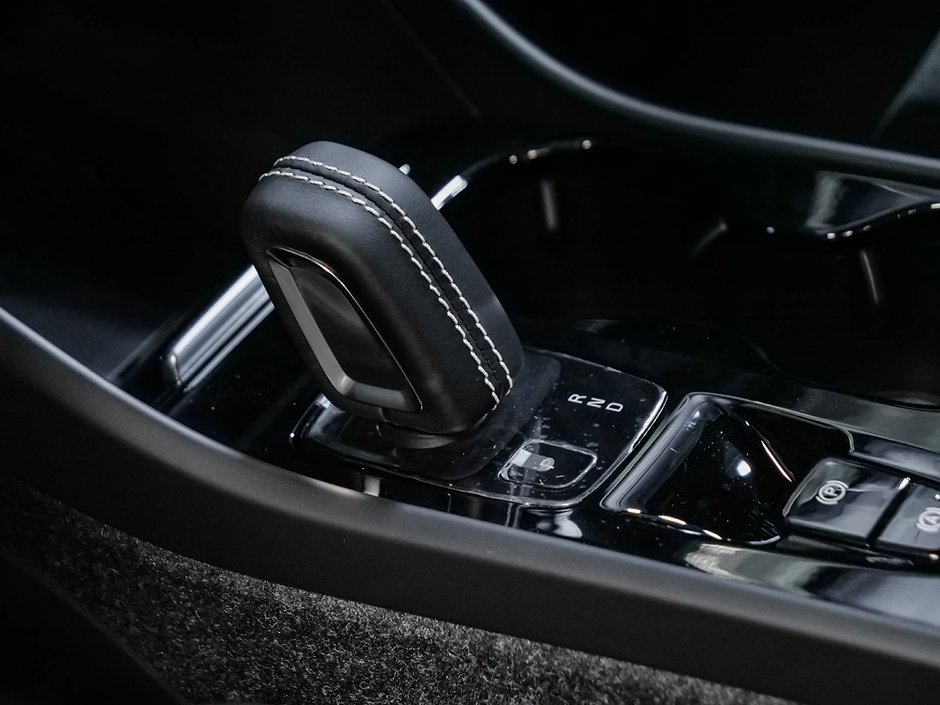 2022 Volvo XC40 R-DESIGN-9