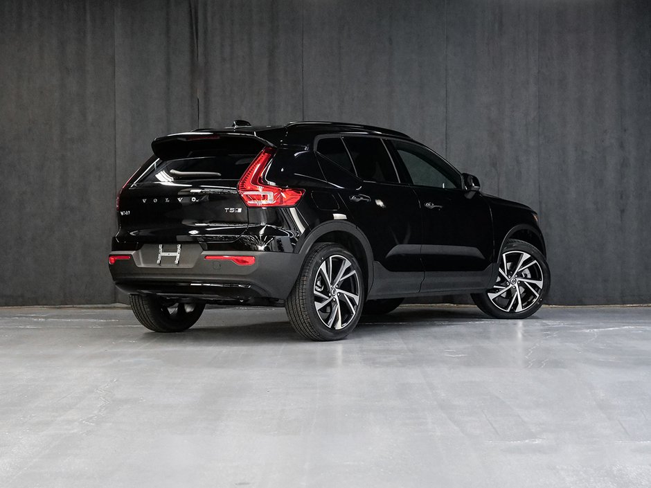 2022 Volvo XC40 R-DESIGN-4