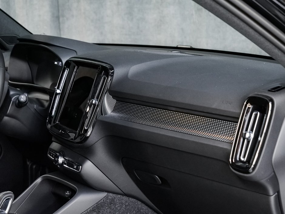 2022 Volvo XC40 R-DESIGN-19