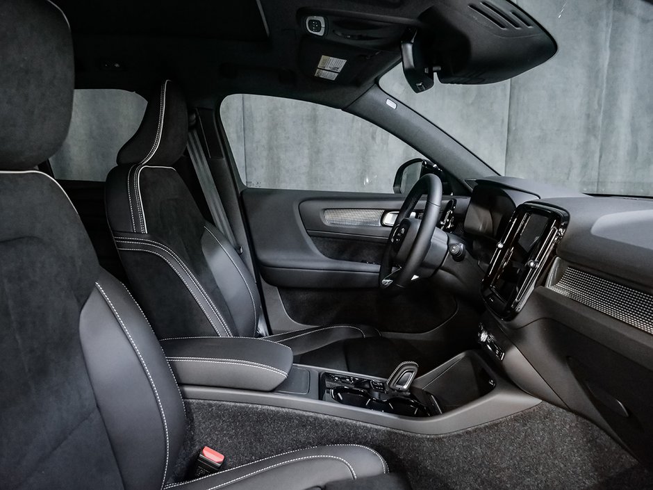 2022 Volvo XC40 R-DESIGN-18