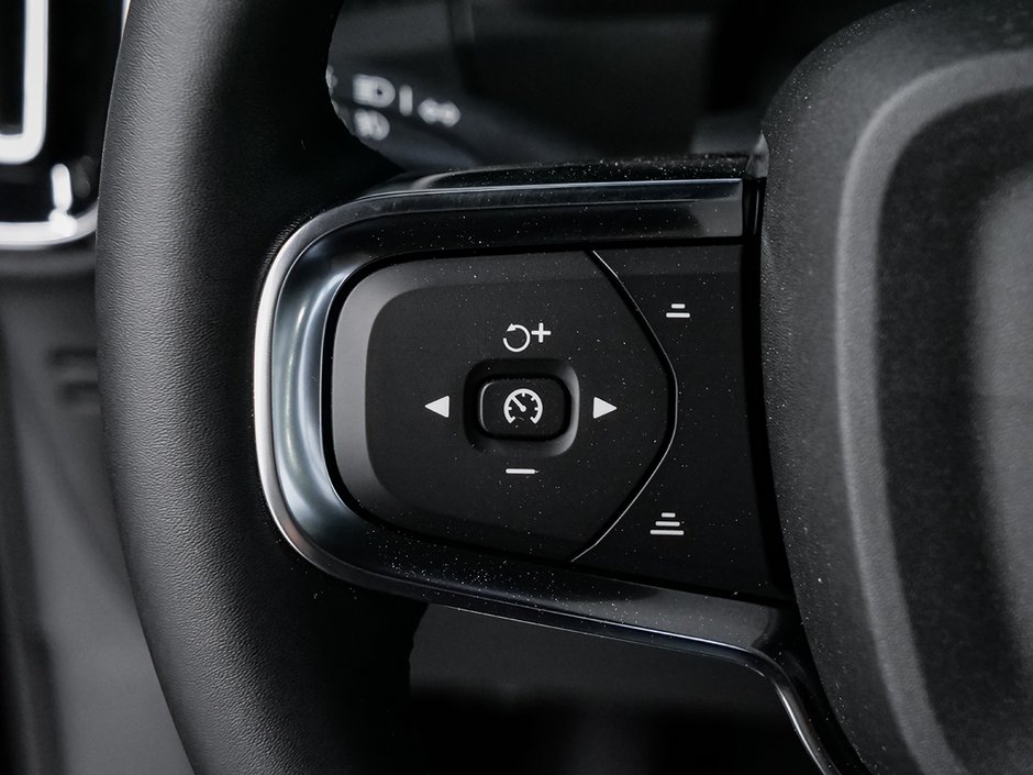 2022 Volvo XC40 R-DESIGN-10