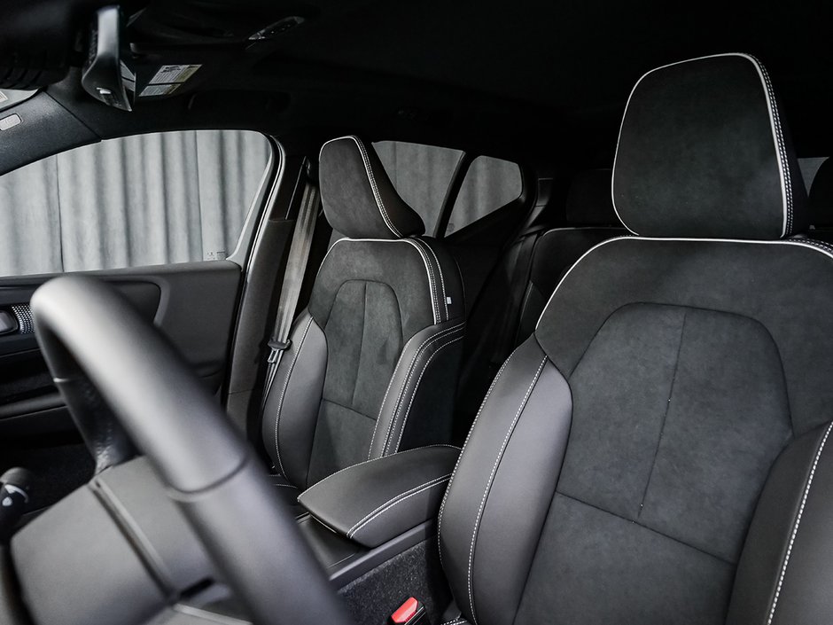 2022 Volvo XC40 R-DESIGN-16