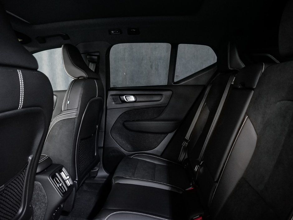 2022 Volvo XC40 R-DESIGN-20