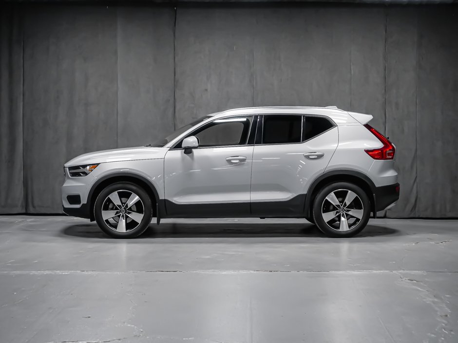 Volvo XC40 T4 MOMENTUM 2022-2