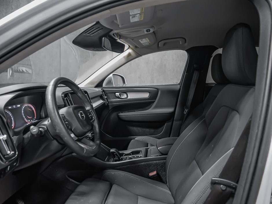 Volvo XC40 T4 MOMENTUM 2022-8