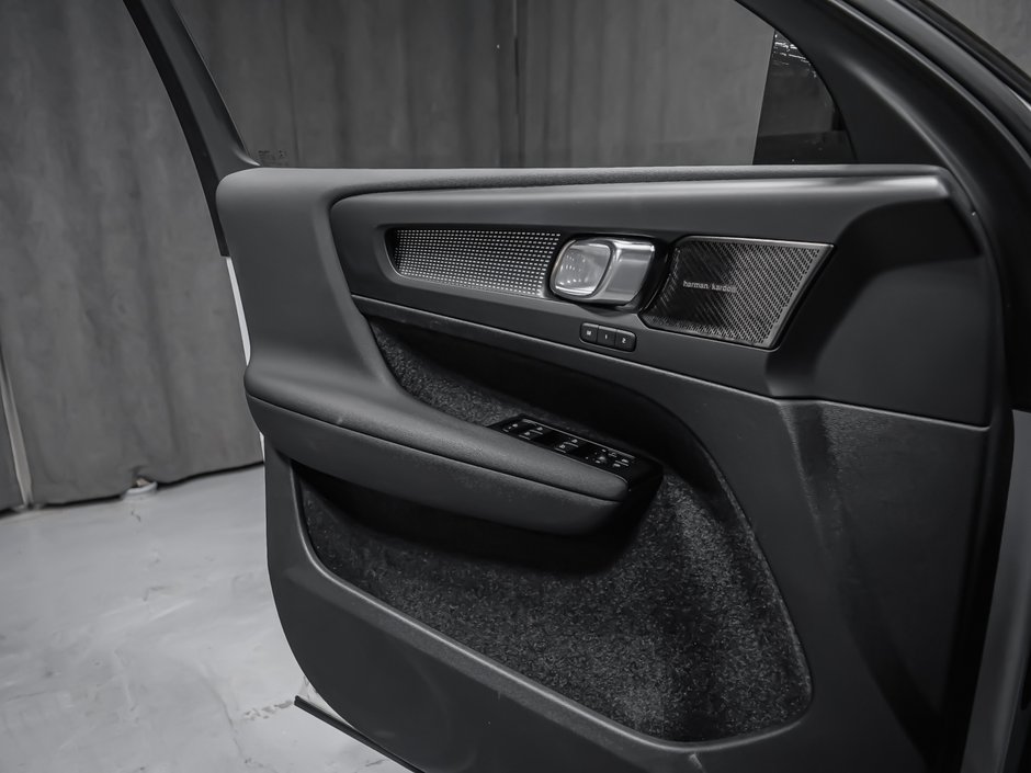 Volvo XC40 T5 R-DESIGN CLIMATE HARMAN 2022-9