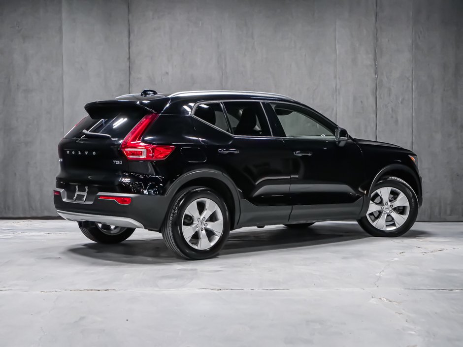 Volvo XC40 T5 MOMENTUM 2022-2