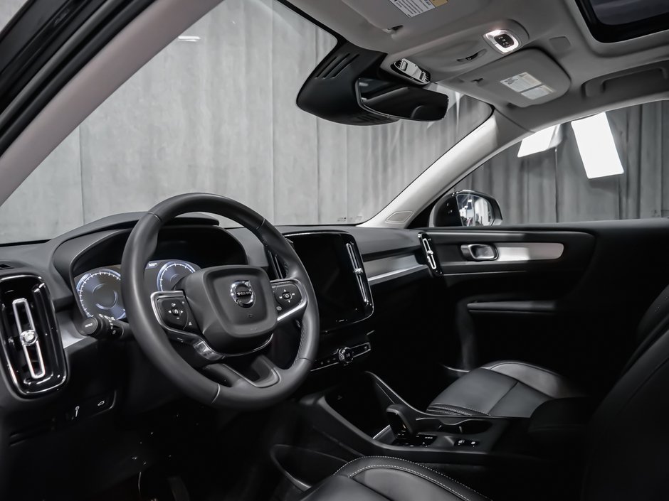 2022 Volvo XC40 T4 MOMENTUM CLIMATE-5